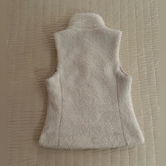 White fleece Patagonia vest - Picture 2 of 3